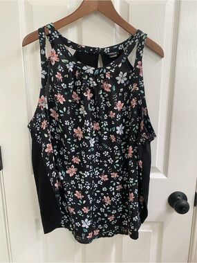 Torrid Size 2 Black Floral Cold Shoulder Blouse | Plus Size Flowy Top w/ Keyhole